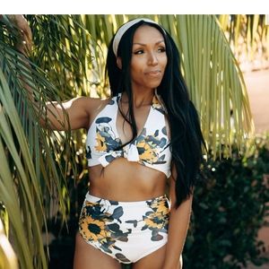 Albion Fit sunflower swim set